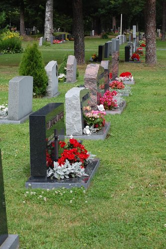 Hautoja Ulvilan uudella hautausmaalla.